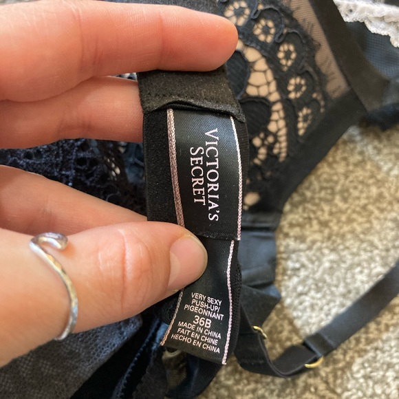 Bras - Picture 7 of 8